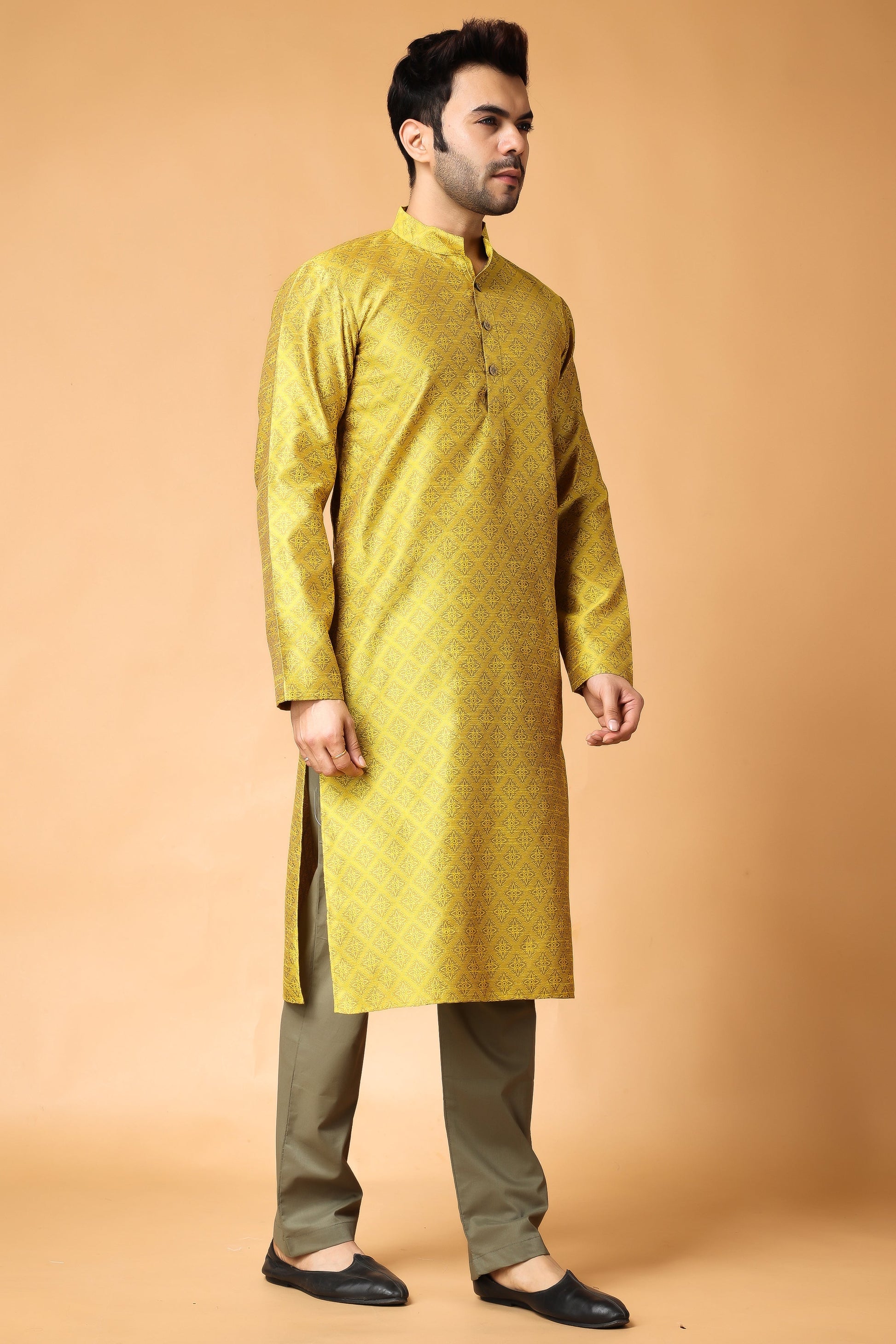 Men's Kurta and Pyjama Set