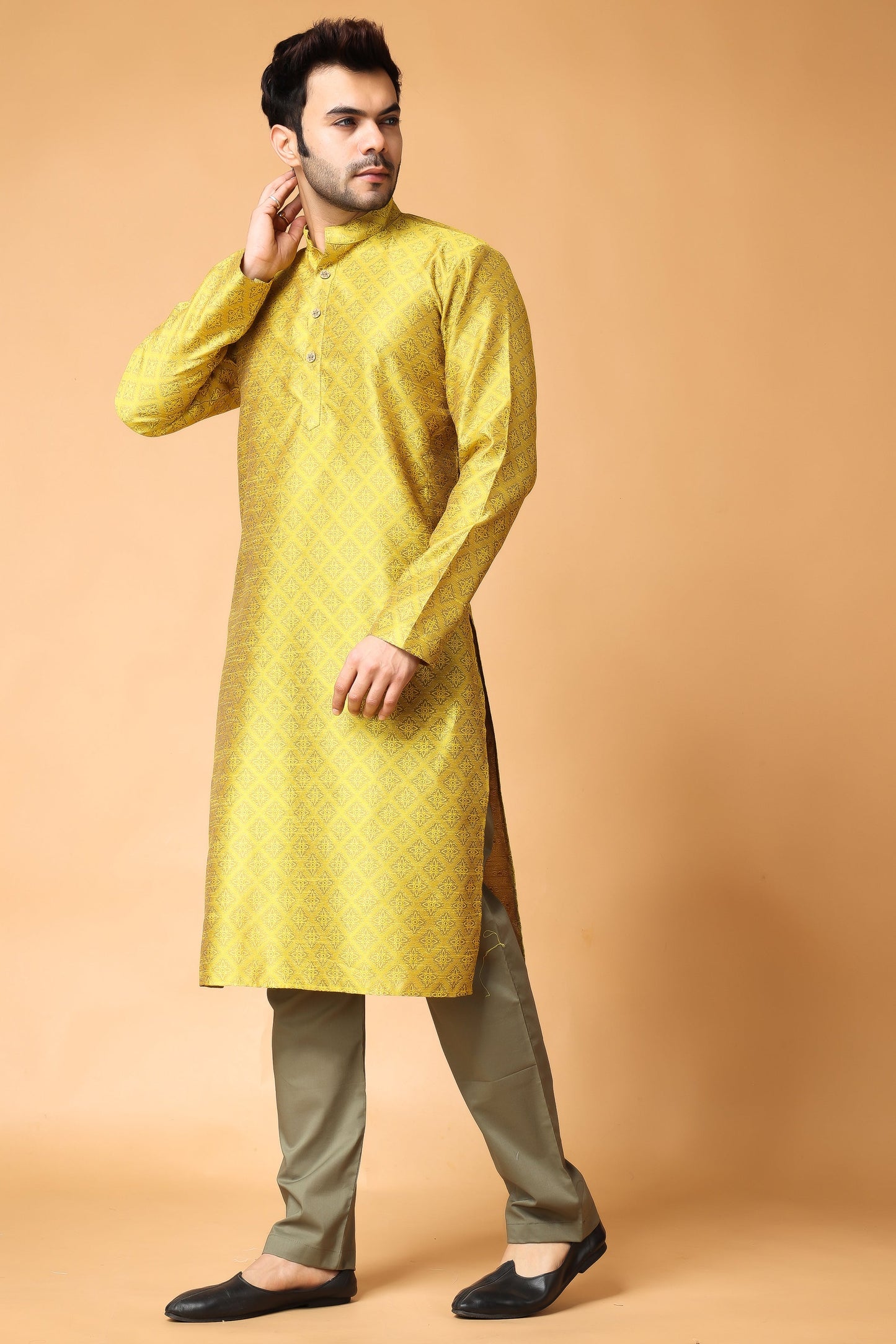 Men's Kurta and Pyjama Set