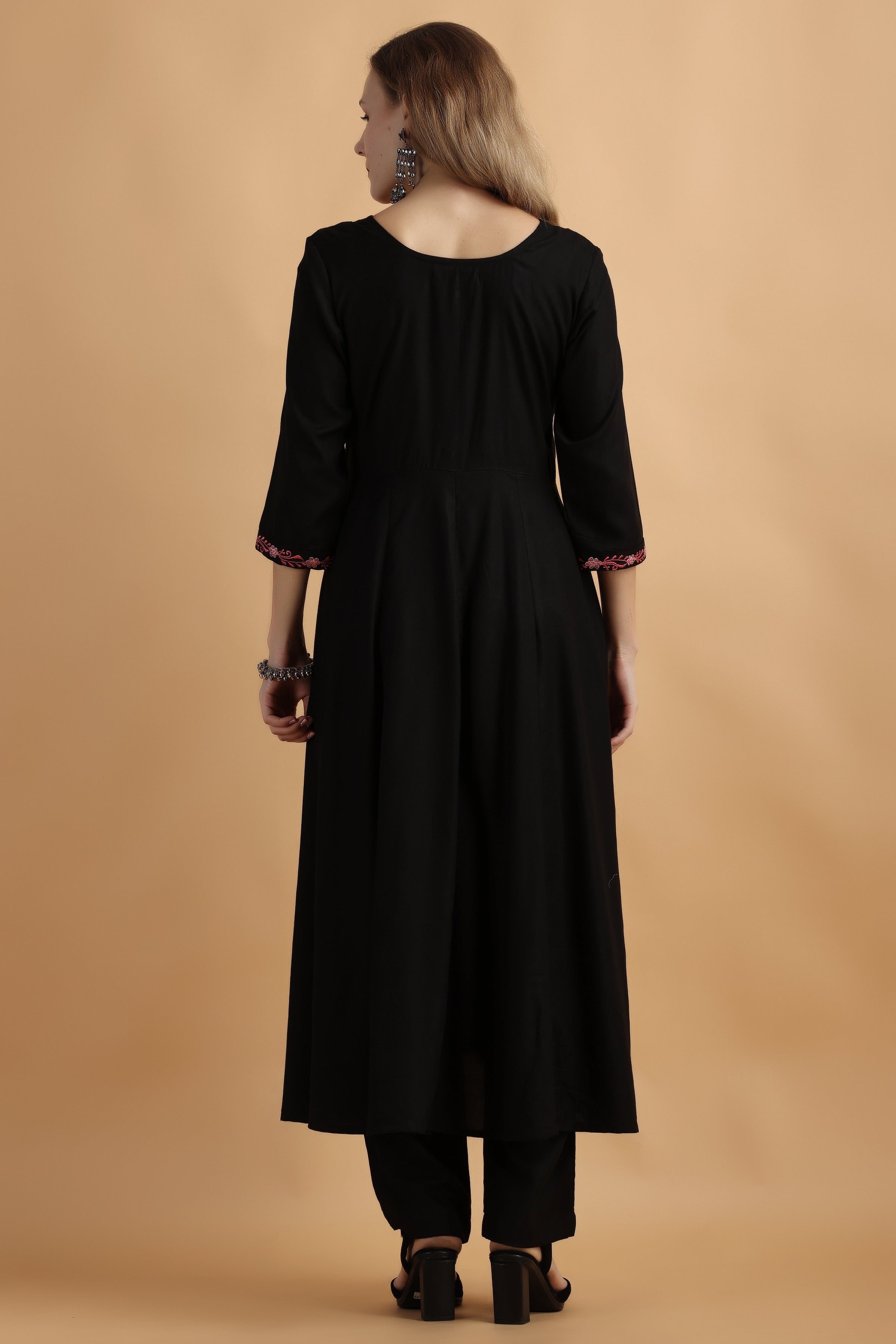 Georgette Plain Anarkali Suit In Black Color With Dupatta - Vatki