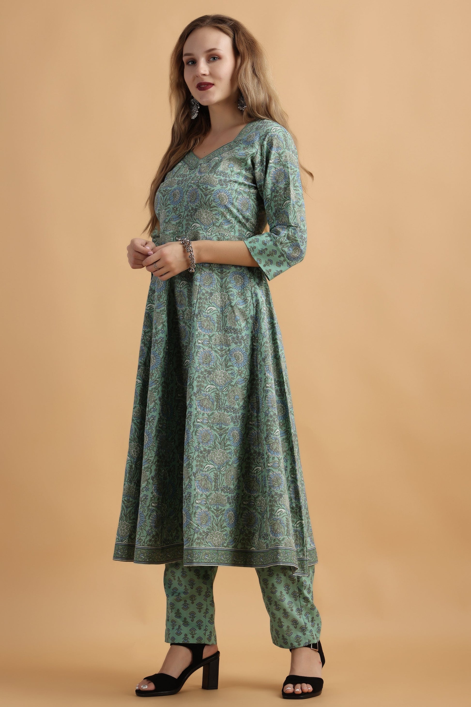 Women Plus Size Green Anarkali Kurti Pant Set with Dupatta | Apella